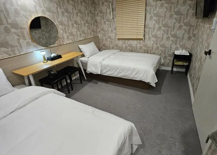 Hotel T *