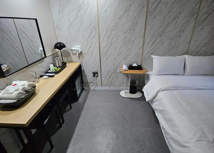 Hotel T *
